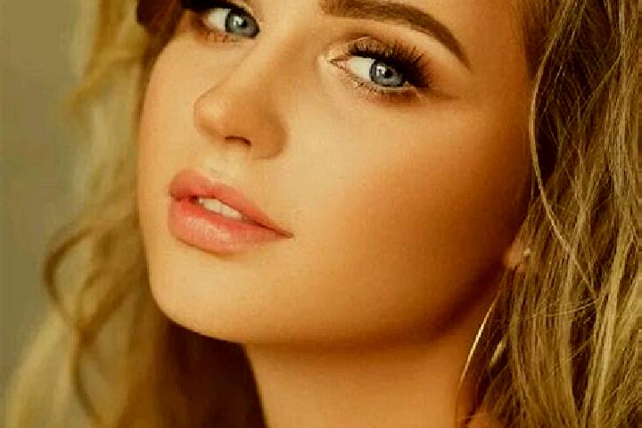 Ruby, 30, a dark blonde blue-eyed mediterranean companion based in Garrett Park. Offering Travel Companion, Party Girl. Available for incall and outcall, day...