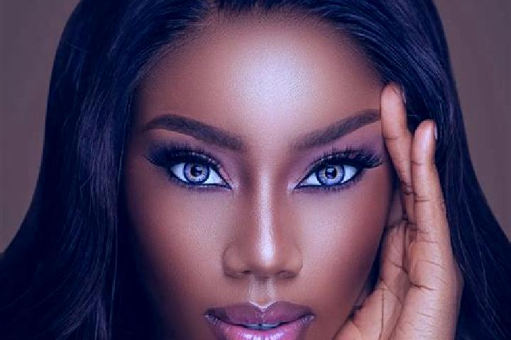 Ruby, 31, a auburn blue-eyed ebony companion based in Lack. Offering Couples, OWO, CIM. Available for incall and outcall, overnight bookings available.