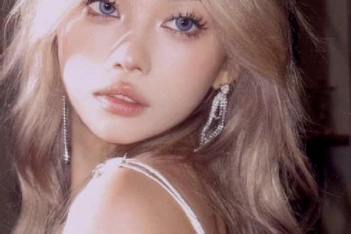 Ruby, 31, a dark blonde blue-eyed asian companion based in Queijas. Offering A-Level, Striptease, Roleplay. Available for incall and outcall, day and evening...