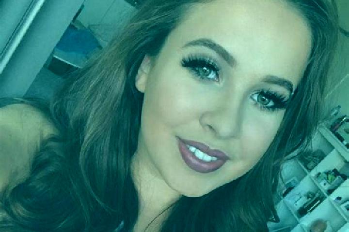 Ruby, 32, a red grey-eyed middle eastern companion based in Alcazar de San Juan. Offering Party Girl, Duos, Tantra, Domination. Available for incall and outc...