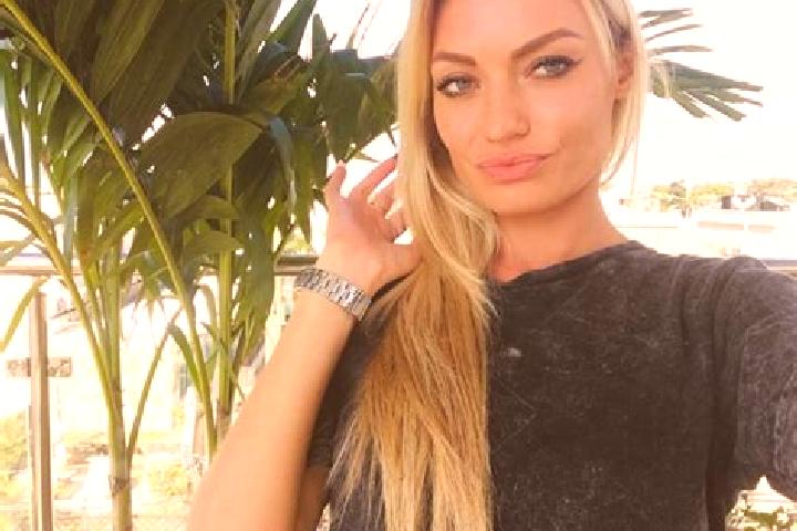 Ruby, 33, a dark blonde dark-eyed mixed companion based in Alleshausen. Offering Massage, Dinner Date, GFE, Deep French Kissing. Available for incall and out...