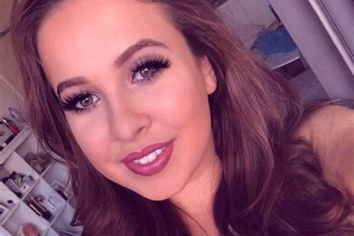 Ruby, 33, a red grey-eyed european companion based in Bramhope. Offering Duos, Party Girl, Domination. Available for incall and outcall, day and evening dates.