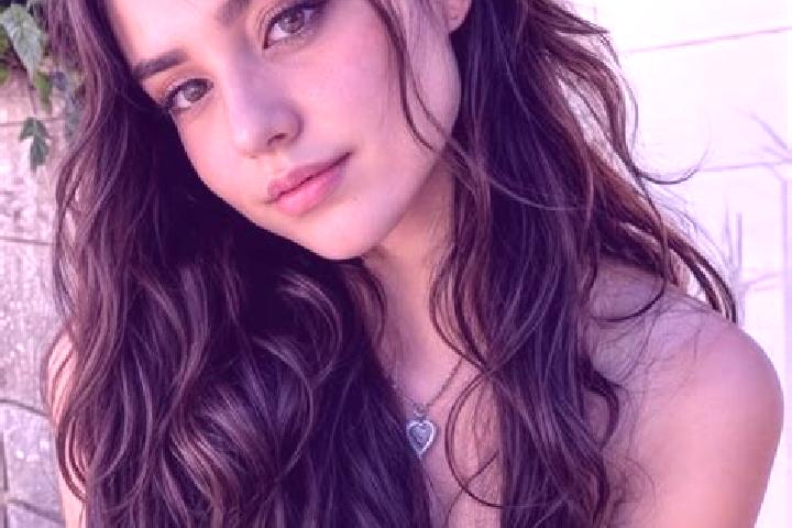 Ruby, 35, a chestnut hazel-eyed mediterranean companion based in Kazaki. Offering Striptease, GFE, Erotic Massage, Roleplay. Available for incall and outcall...