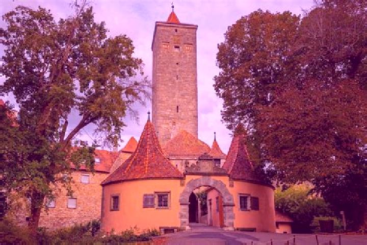 Ruby, 36, a red amber-eyed middle eastern companion based in Rothenburg ob der Tauber. Offering GFE, Travel Companion, A-Level, Tantra, Roleplay. Available f...