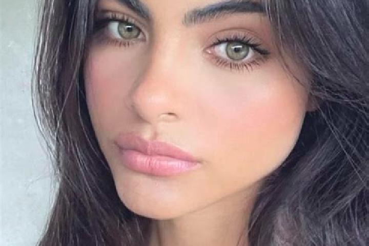 Ruby, 38, a red dark-eyed indian companion based in Louvroil. Offering Tantra, Prostate Massage, Erotic Massage, Duos. Available for incall and outcall, day ...