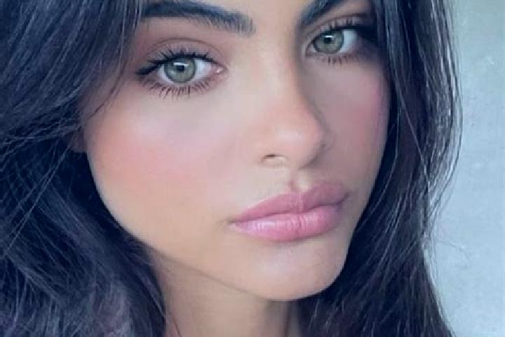 Ruby, 38, a red dark-eyed indian companion based in Montecreto. Offering Duos, Tantra, Striptease. Available for incall and outcall, day and evening dates.