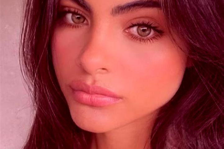 Ruby, 38, a red green-eyed indian companion based in Meinborn. Offering GFE, Overnight, 69, Striptease. Available for incall and outcall, day and evening dates.