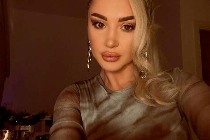 Ruby, 39, a blonde grey-eyed latina companion based in Flondora. Offering GFE, Domination, Party Girl. Available for incall and outcall, day and evening dates.