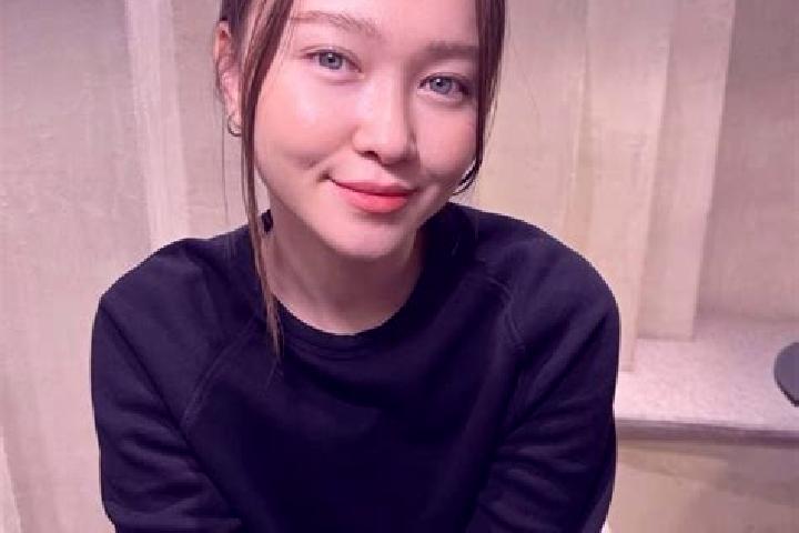 Ruby, 39, a brunette blue-eyed asian companion based in Tewin. Offering CIM, Couples, Travel Companion, Dinner Date. Available for incall and outcall, overni...