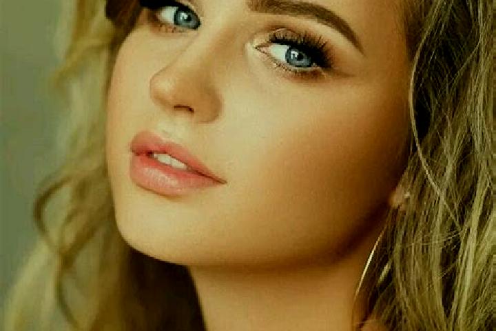 Ruby, 39, a dark blonde blue-eyed asian companion based in Ph av. Offering Erotic Massage, Deep French Kissing, Domination, Girlfriend Experience. Available ...