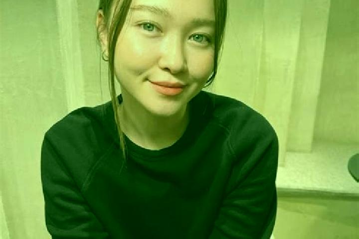 Sadie, 20, a auburn blue-eyed asian companion based in Corvino San Quirico. Offering Overnight, 69, Dinner Date, CIM. Available for incall and outcall, day a...