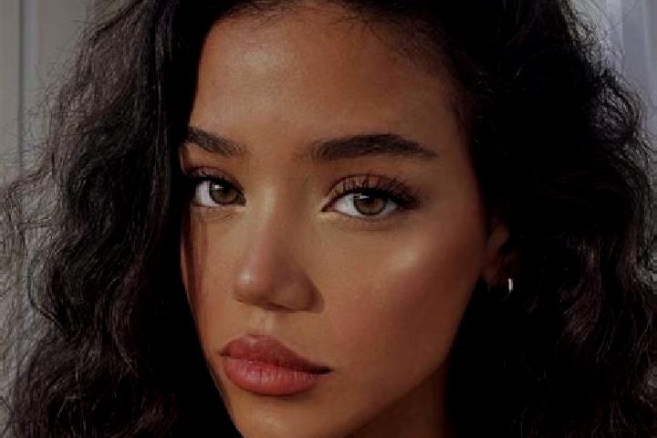 Sadie, 20, a black brown-eyed mediterranean companion based in Loyola/Notre Dame. Offering 69. Available for incall and outcall, day and evening dates.