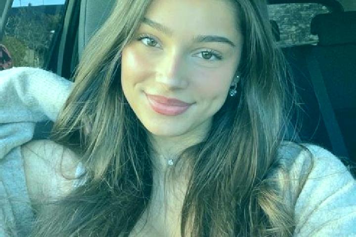 Sadie, 20, a brunette blue-eyed indian companion based in Ingelstad. Offering Couples, 69, Fetish, CIM, Girlfriend Experience. Available for incall and outca...