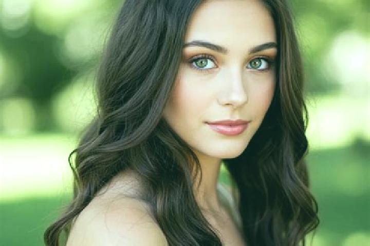 Sadie, 20, a brunette hazel-eyed caribbean companion based in Lapel. Offering Massage, CIM, Deep French Kissing, Couples. Available for incall and outcall, d...