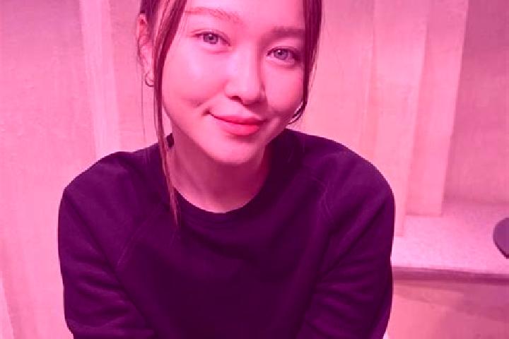 Sadie, 20, a red blue-eyed asian companion based in Murewa. Offering Fetish, Prostate Massage, CIM. Available for incall and outcall, overnight bookings avai...