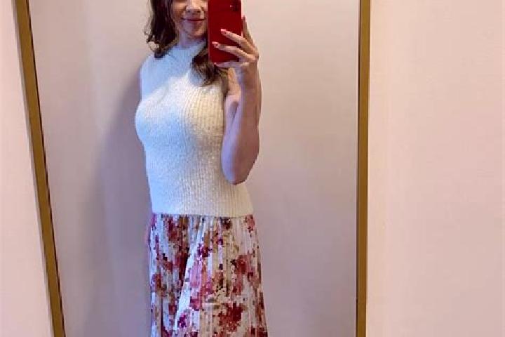 Sadie, 20 — Escort in Ciobanu, Romania