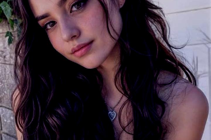 Sadie, 21, a auburn hazel-eyed latina companion based in Juntang. Offering Couples, Party Girl. Available for incall and outcall, overnight bookings available.