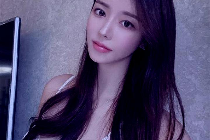 Sadie, 21 — Escort in Fajar, Singapore
