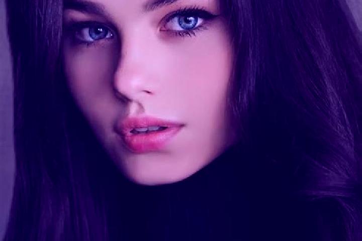 Sadie, 22, a auburn dark-eyed slavic companion based in Kampung Pantai Aceh. Offering Erotic Massage, Striptease, OWO, A-Level, Travel Companion. Available f...
