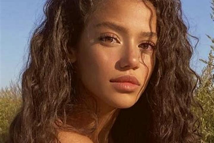 Sadie, 22, a black dark-eyed latina companion based in Gruenebach. Offering Overnight, Domination, Prostate Massage, Striptease, Girlfriend Experience. Avail...