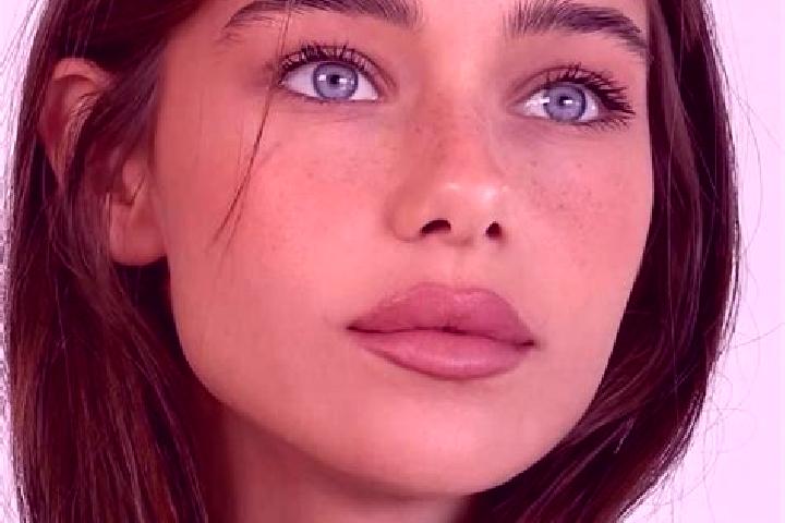 Sadie, 22, a brunette brown-eyed middle eastern companion based in Jena. Offering Travel Companion, Striptease, Duos. Available for incall and outcall, overn...