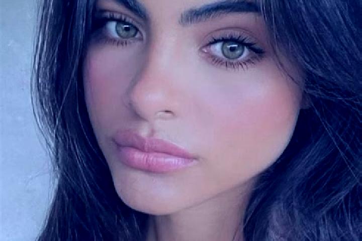 Sadie, 22, a red dark-eyed indian companion based in Seksenoeren. Offering OWO, Deep French Kissing, Dinner Date, Striptease, Tantra. Available for incall an...