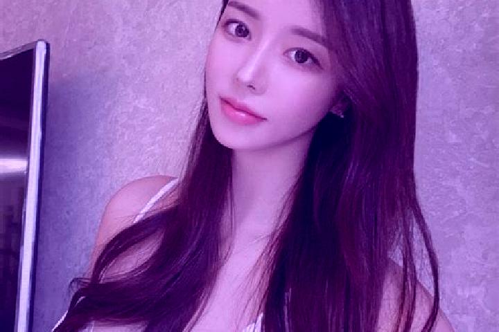 Sadie, 22 — Escort in Diaoyumiao, China
