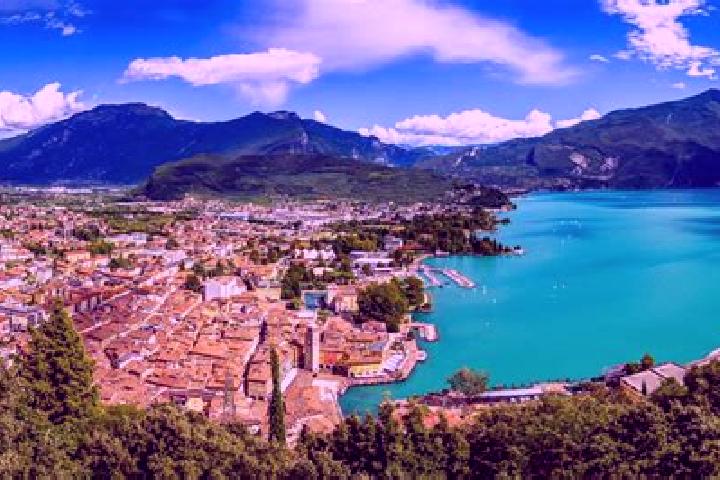 Sadie, 23, a chestnut blue-eyed ebony companion based in Peschiera del Garda. Offering A-Level, Party Girl. Available for incall and outcall, overnight booki...
