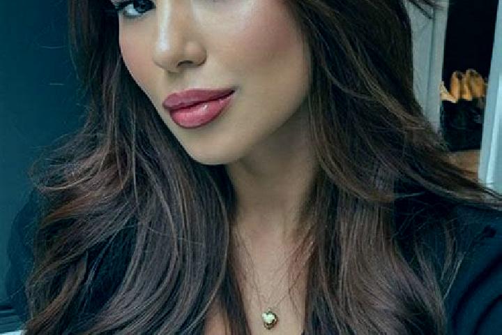 Sadie, 23, a chestnut brown-eyed asian companion based in Alano. Offering A-Level, Duos, Fetish. Available for incall and outcall, day and evening dates.