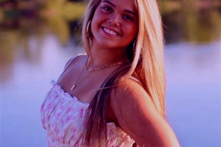 Sadie, 23 — Escort in Powhatan Point, United States