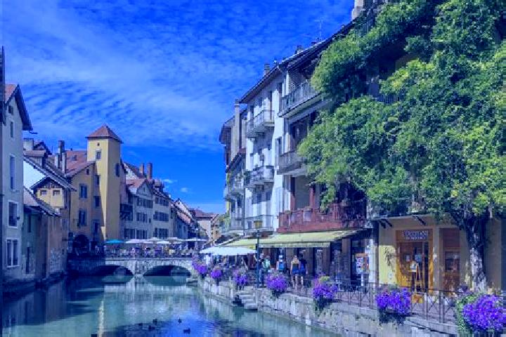 Sadie, 24 — Escort in Dineault, France