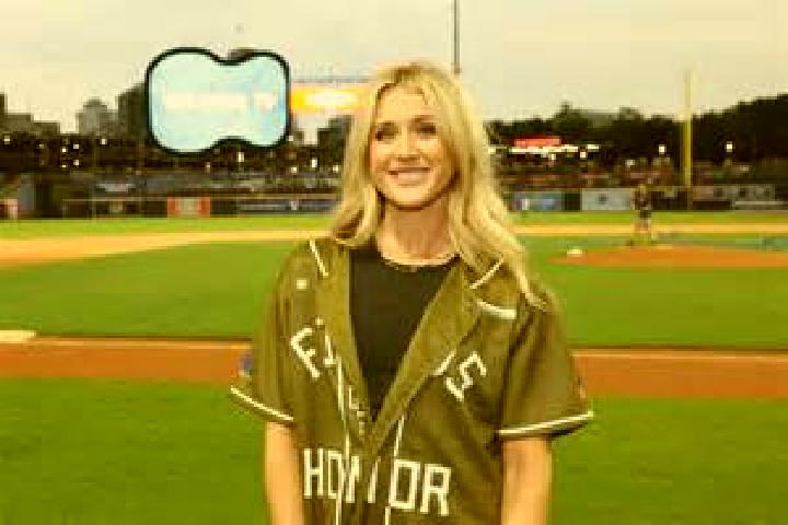 Sadie, 24 — Escort in Fayette City, United States