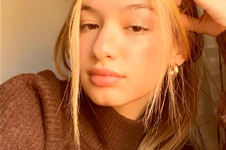 Sadie, 25, a blonde brown-eyed indian companion based in Ploske. Offering Domination, Dinner Date, 69, Duos, Massage. Available for incall and outcall, day a...