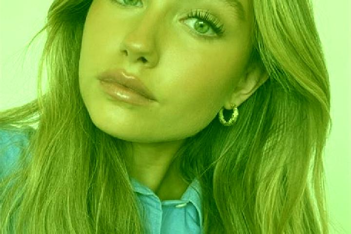 Sadie, 25, a dark blonde green-eyed european companion based in Taroona. Offering Overnight, Travel Companion, Erotic Massage, Dinner Date. Available for inc...