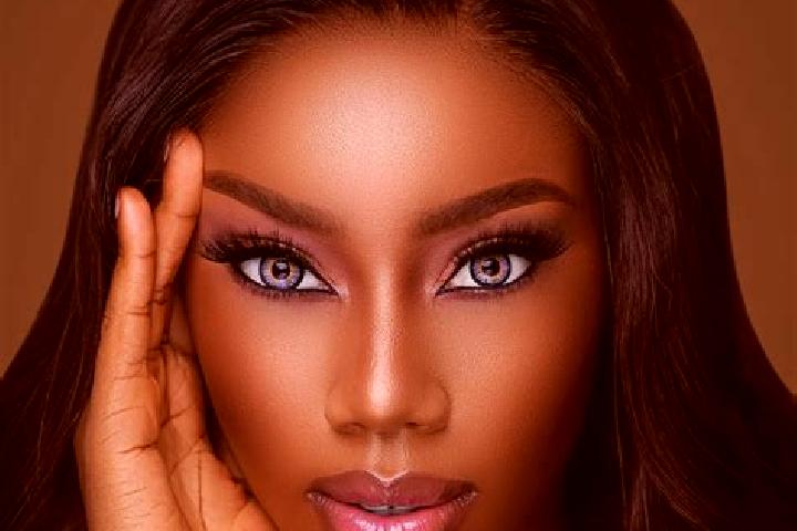 Sadie, 25, a red blue-eyed ebony companion based in Weda. Offering CIM, 69, BDSM. Available for incall and outcall, day and evening dates.