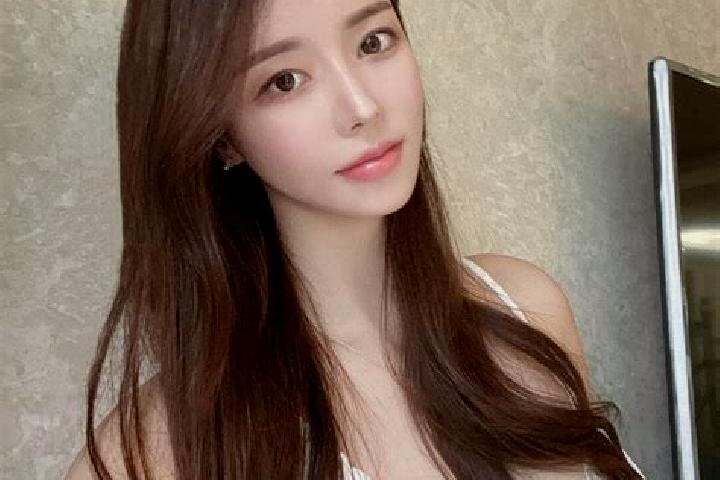 Sadie, 25 — Escort in Prichovice, Czech Republic