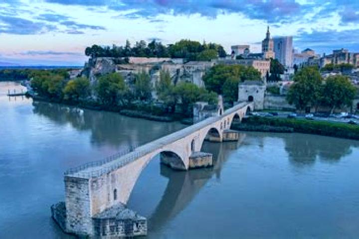 Sadie, 25 — Escort in Villeneuve-les-Avignon, France