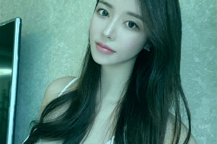 Sadie, 25 — Escort in Yanglinshi, China