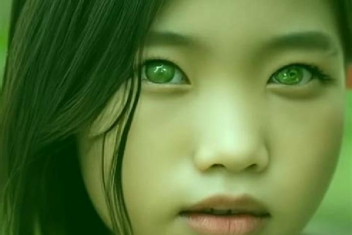 Sadie, 26, a black green-eyed asian companion based in Klapy. Offering Dinner Date, Tantra, Couples. Available for incall and outcall, day and evening dates.