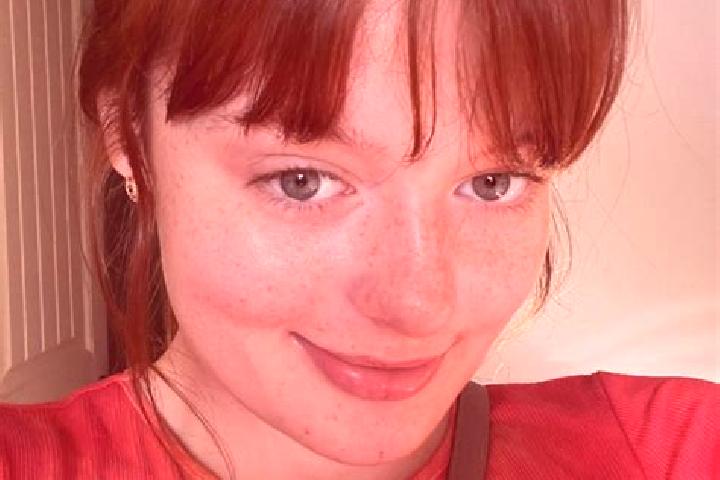 Sadie, 26, a red grey-eyed mixed companion based in Varzea. Offering Erotic Massage, Tantra, Striptease, BDSM. Available for incall and outcall, overnight bo...