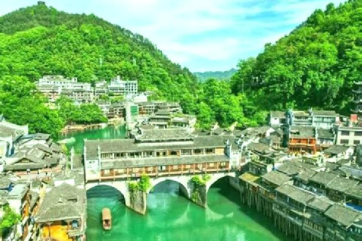 Sadie, 26 — Escort in Fenghuangshan, China