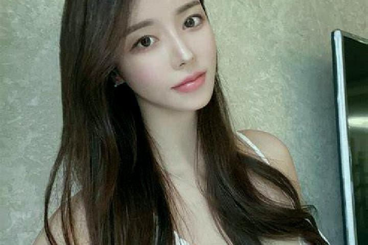 Sadie, 26 — Escort in Huangsangkou, China