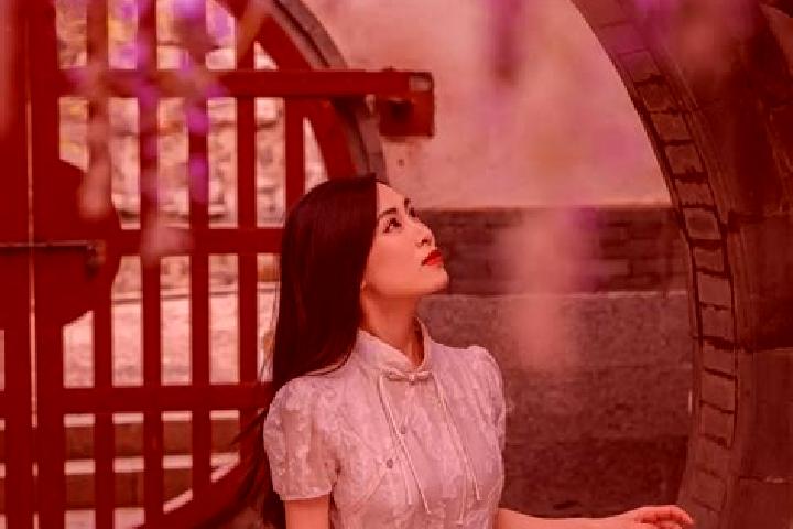 Sadie, 26 — Escort in Huangshanguan, China