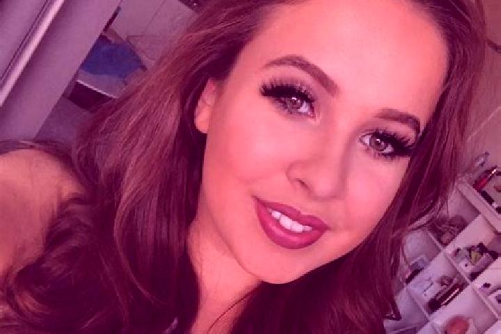 Sadie, 27, a auburn amber-eyed caribbean companion based in Marueno. Offering Couples, Travel Companion, Tantra. Available for incall and outcall, overnight ...
