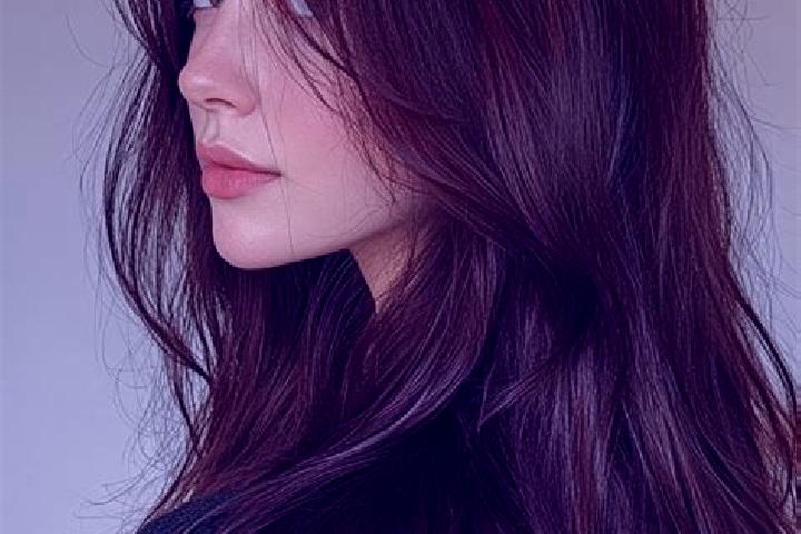 Sadie, 27, a auburn brown-eyed asian companion based in Newtown Trim. Offering Party Girl, Travel Companion, Domination, Erotic Massage. Available for incall...