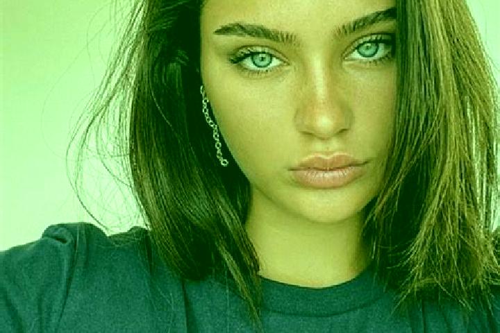 Sadie, 27, a brunette blue-eyed slavic companion based in Kadoma. Offering 69, BDSM, Striptease. Available for incall and outcall, day and evening dates.