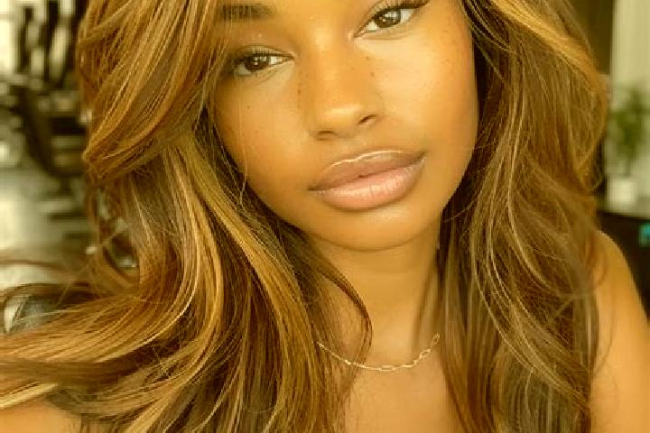 Sadie, 27, a dark blonde amber-eyed mediterranean companion based in Fengrun. Offering CIM, A-Level. Available for incall and outcall, day and evening dates.