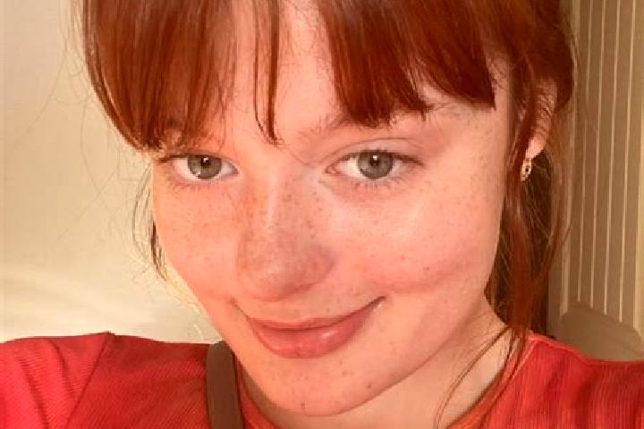 Sadie, 27, a red grey-eyed european companion based in Mere. Offering Deep French Kissing, Domination, Roleplay. Available for incall and outcall, day and ev...