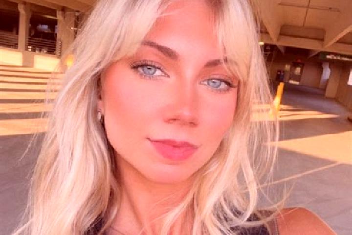 Sadie, 27 — Escort in South Weldon, United States