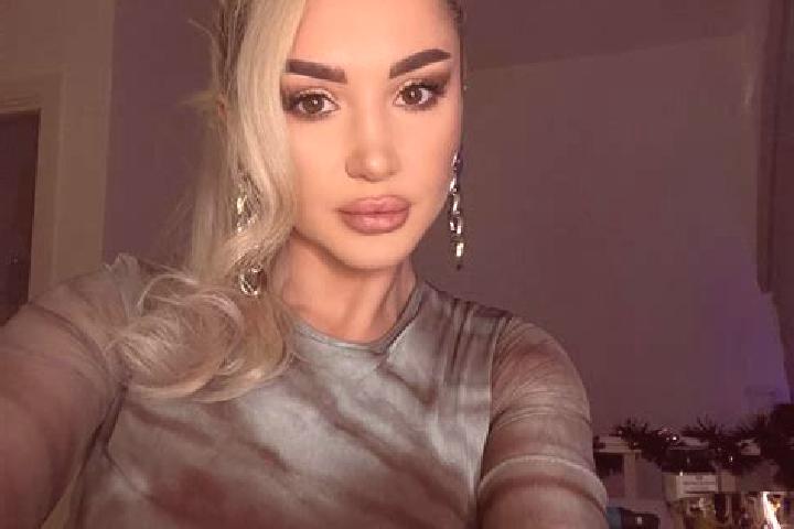 Sadie, 28, a blonde grey-eyed caribbean companion based in Jemeppe-sur-Sambre. Offering GFE, Fetish, Couples, Travel Companion. Available for incall and outc...